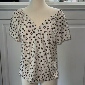 Beacon Leopard Print V-Neck Blouse Size L